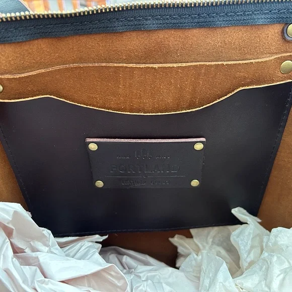 Portland Leather Oversized Zipper tote and mini envelope wallet - Picture 7 of 16